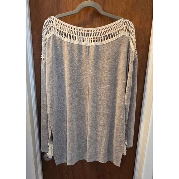 "Boho Breeze Tassel Trim Top"
ENTRO- Small - Picture 3 of 4